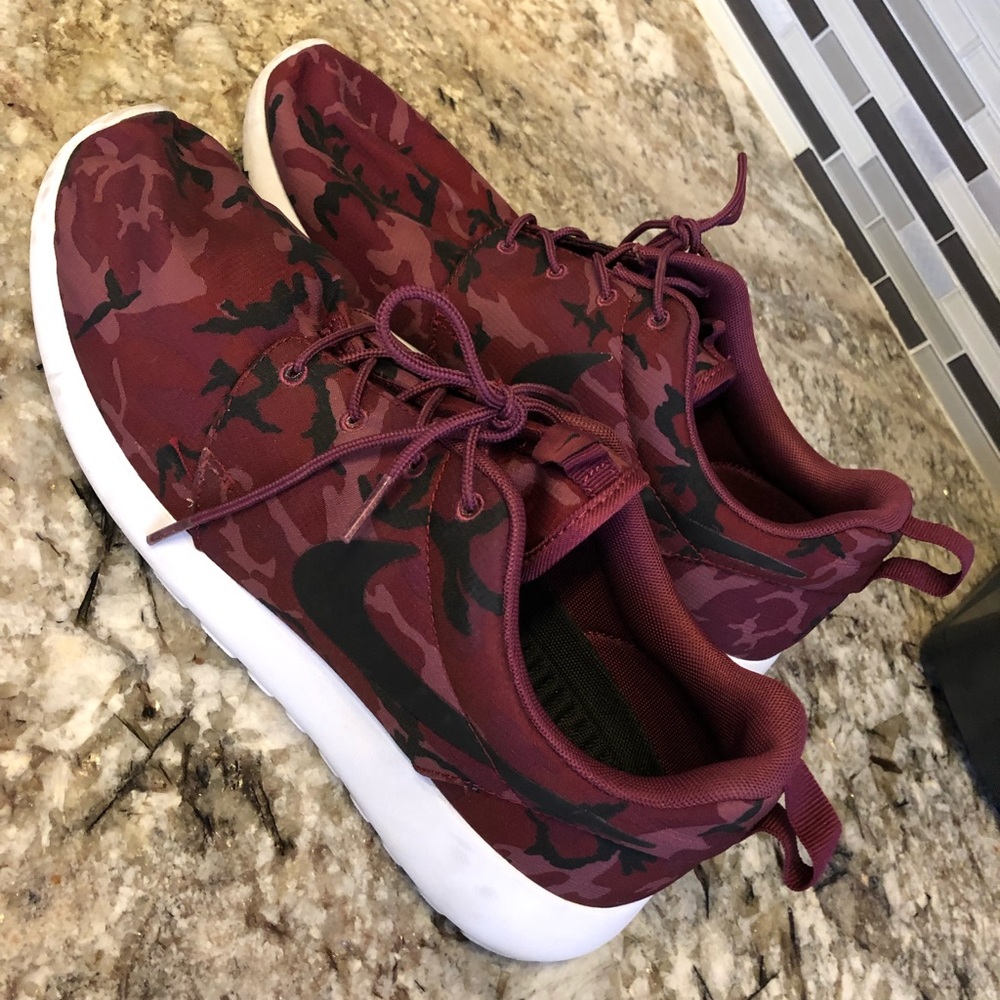 Nike Roshe Run Red Camo Sneakers